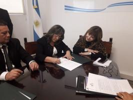 Firma de convenio con la Escuela de Jueces del Estado de Bolivia