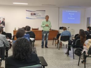 Reunión informativa de tecnicatura judicial para empleados de tribunales