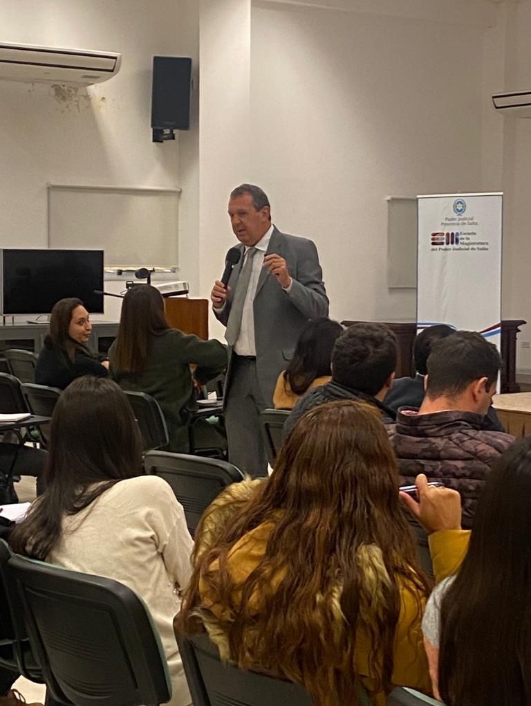El juez Carlos Parma disertó en Salta