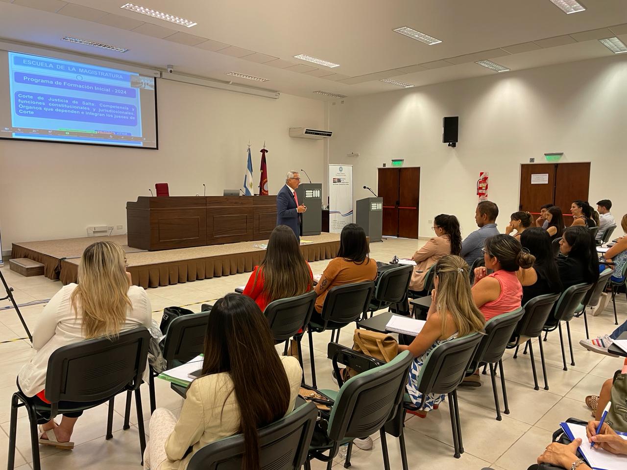 El juez Vittar inauguró el ciclo de formación inicial