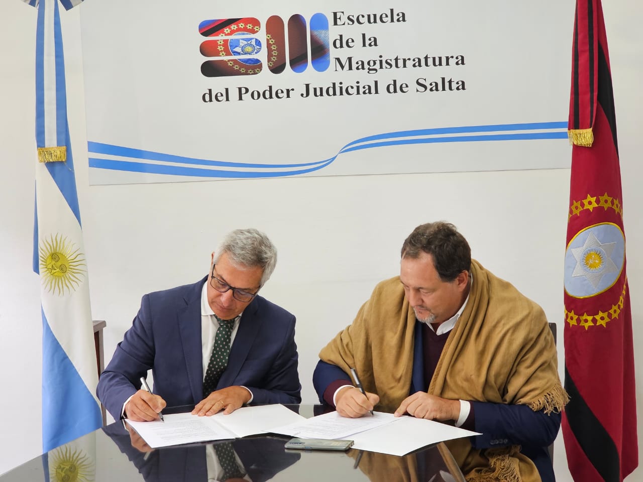 El juez Vittar y el defensor Diez Villa firmaron convenio para formación de magistrados y funcionarios